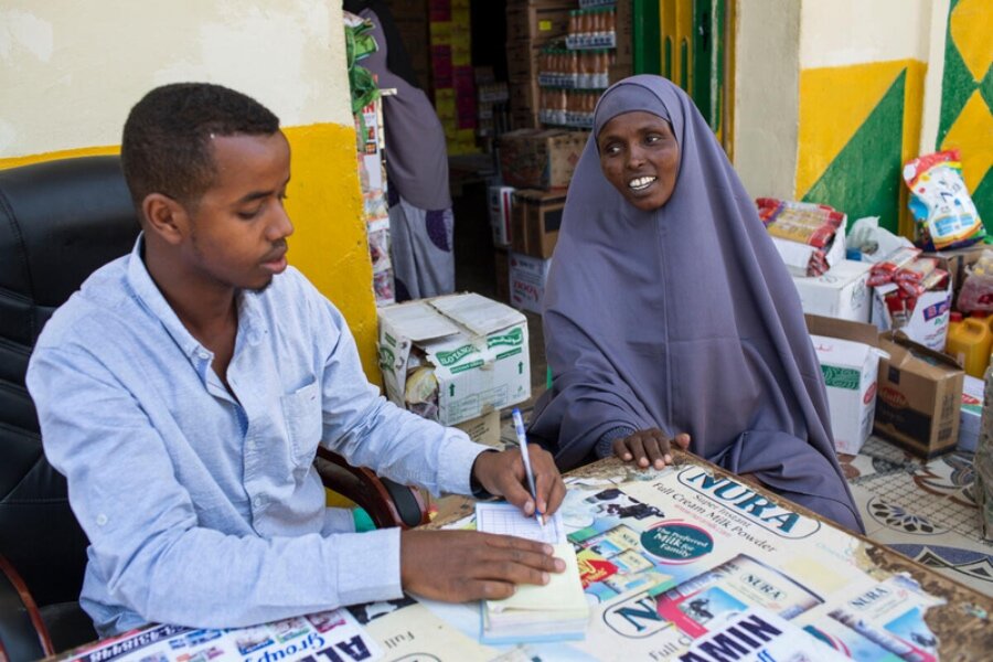 Global Food Crisis Cash Offers Hope As People Feel The Heat World   In Somalia Aisha Orders Food Items 